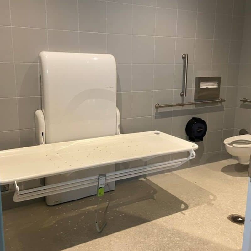 Mesa de troca no Southern Regional Aquatic Wellness Center