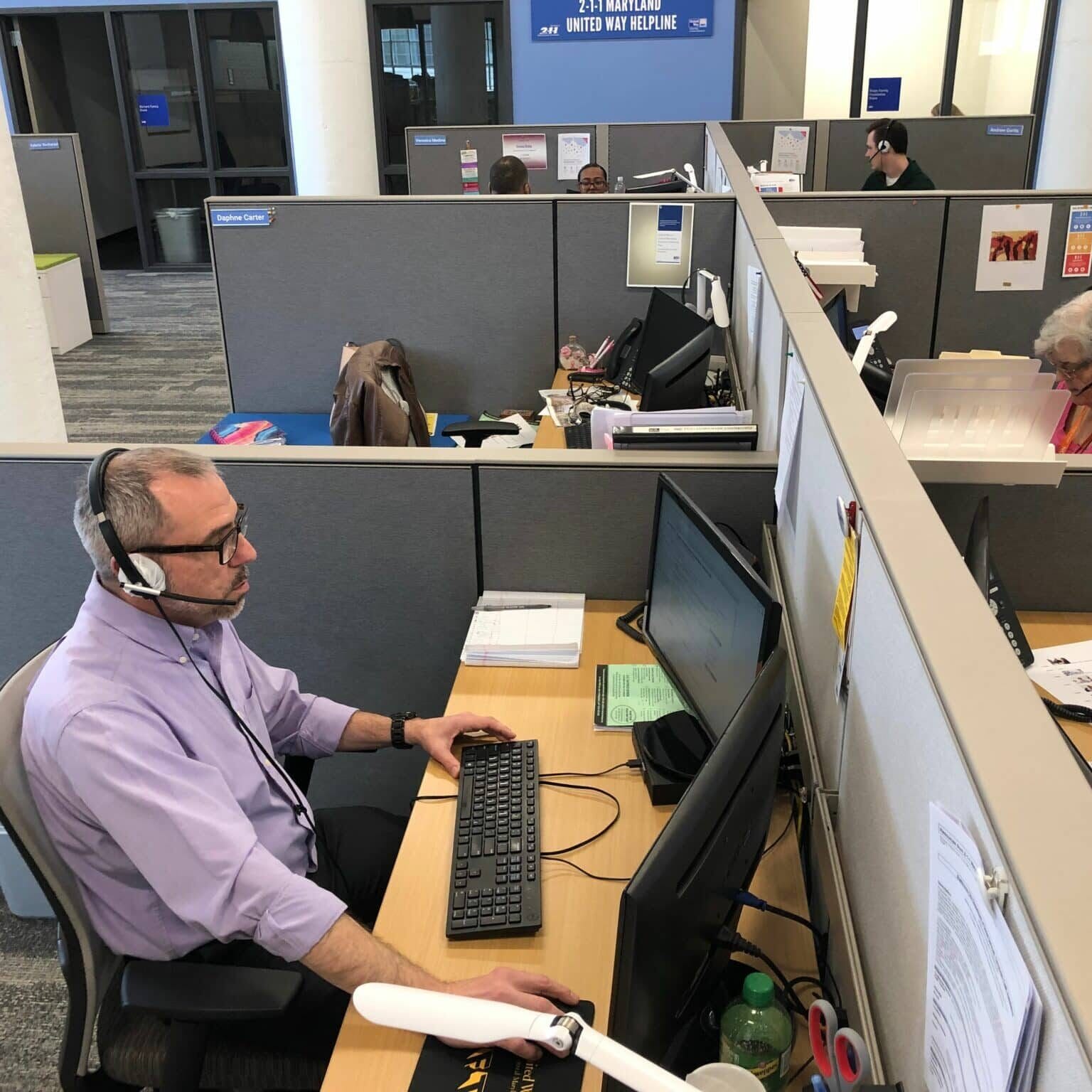 Pessoas que trabalham em um call center