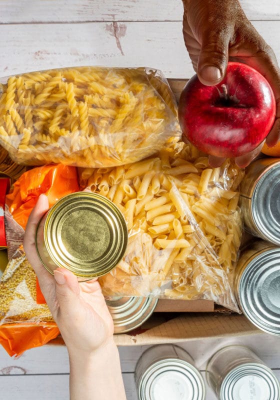 caixa de alimentos doados